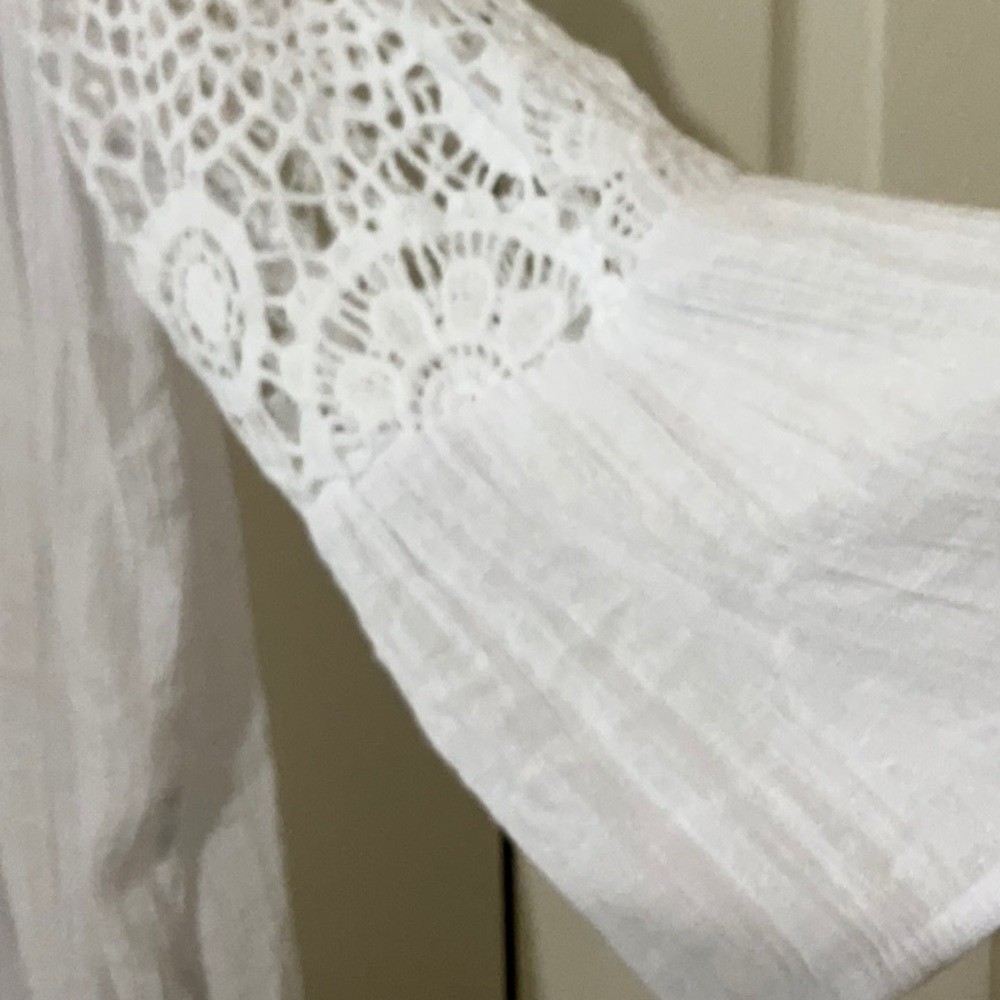 Zac & Rachel White Top - Picture 3 of 5